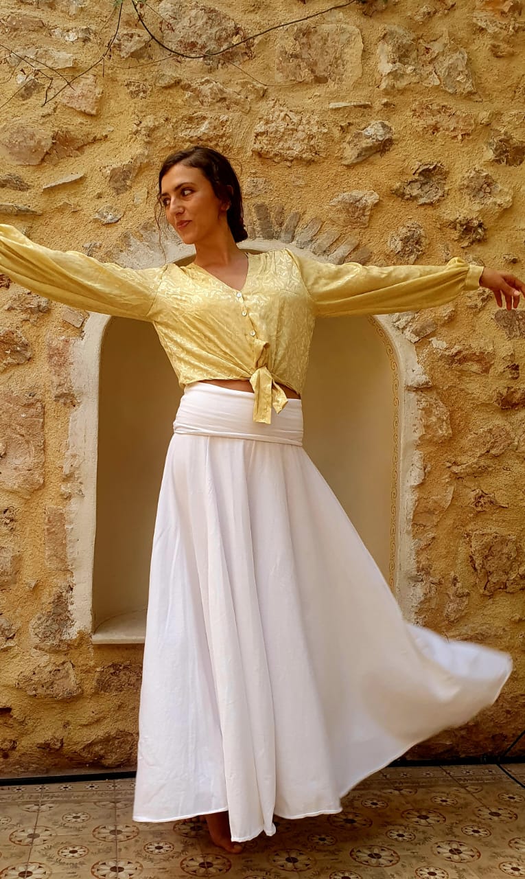 Conjunto Saraswati blanco/dorado: top jaquard y falda de viscosa